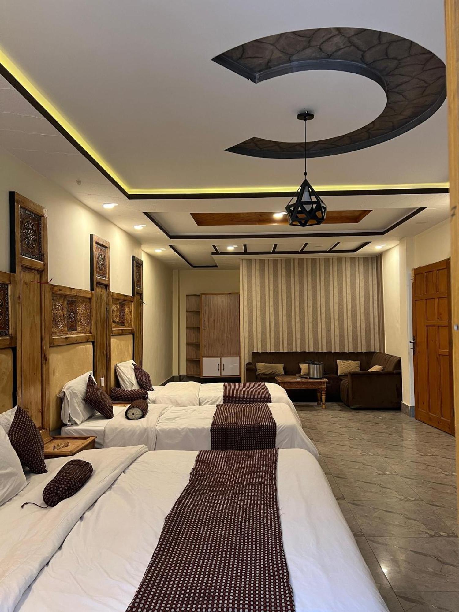 Hotel Birmingham Palace Kalam By Khan Familia Esterno foto