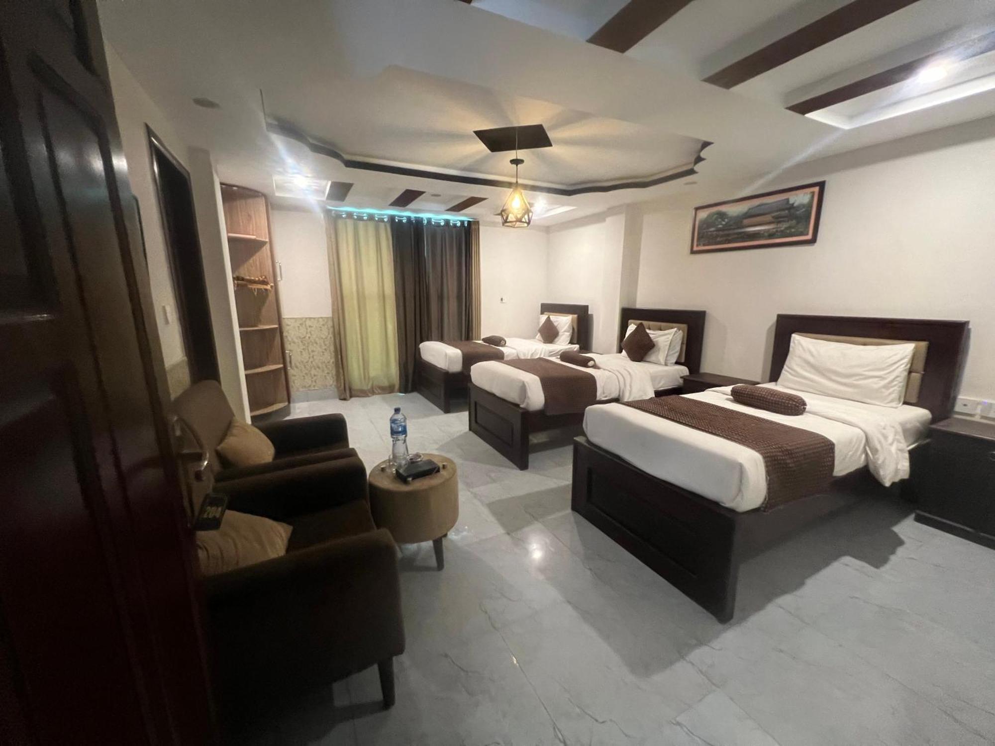 Hotel Birmingham Palace Kalam By Khan Familia Esterno foto