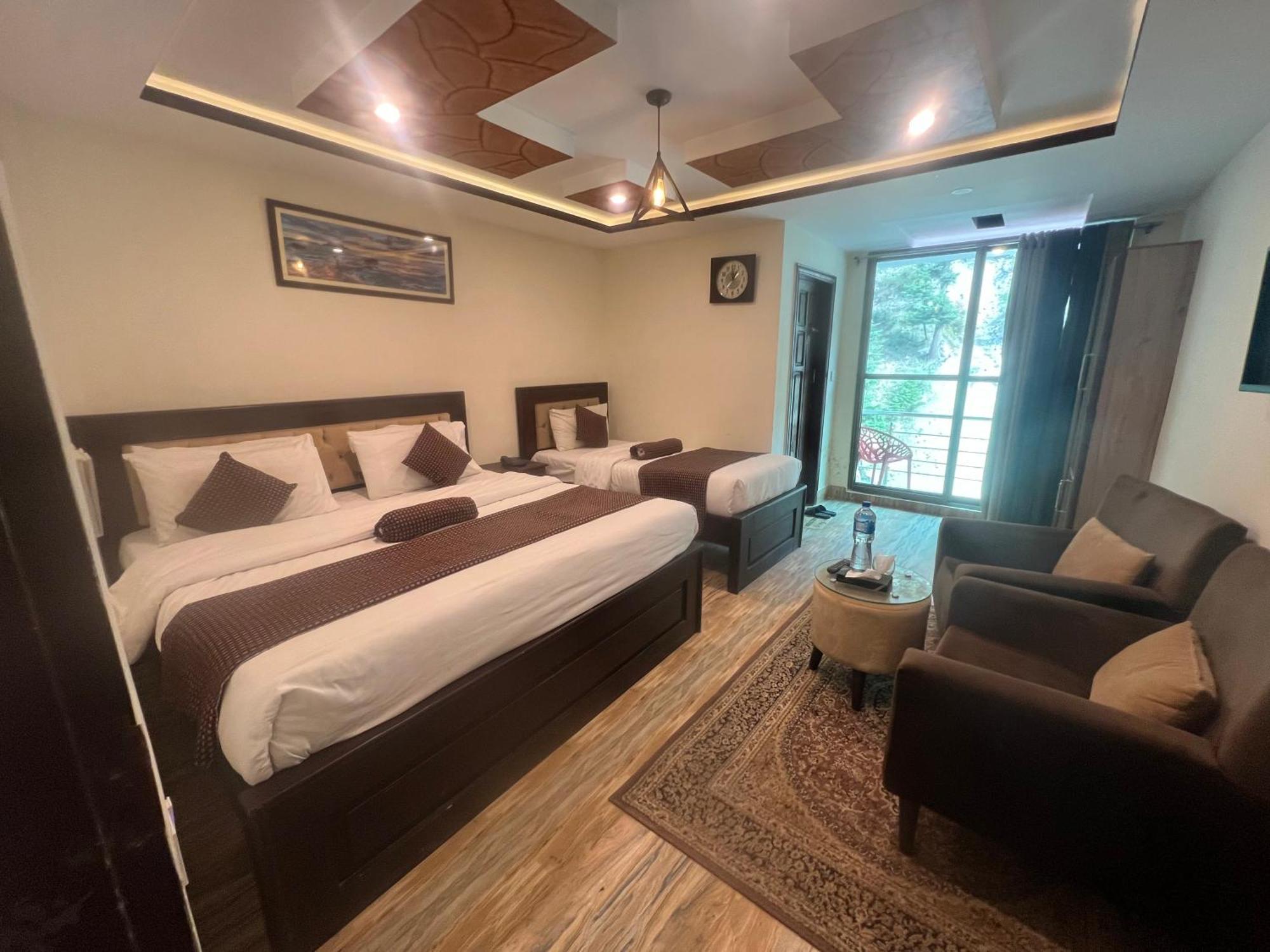 Hotel Birmingham Palace Kalam By Khan Familia Esterno foto