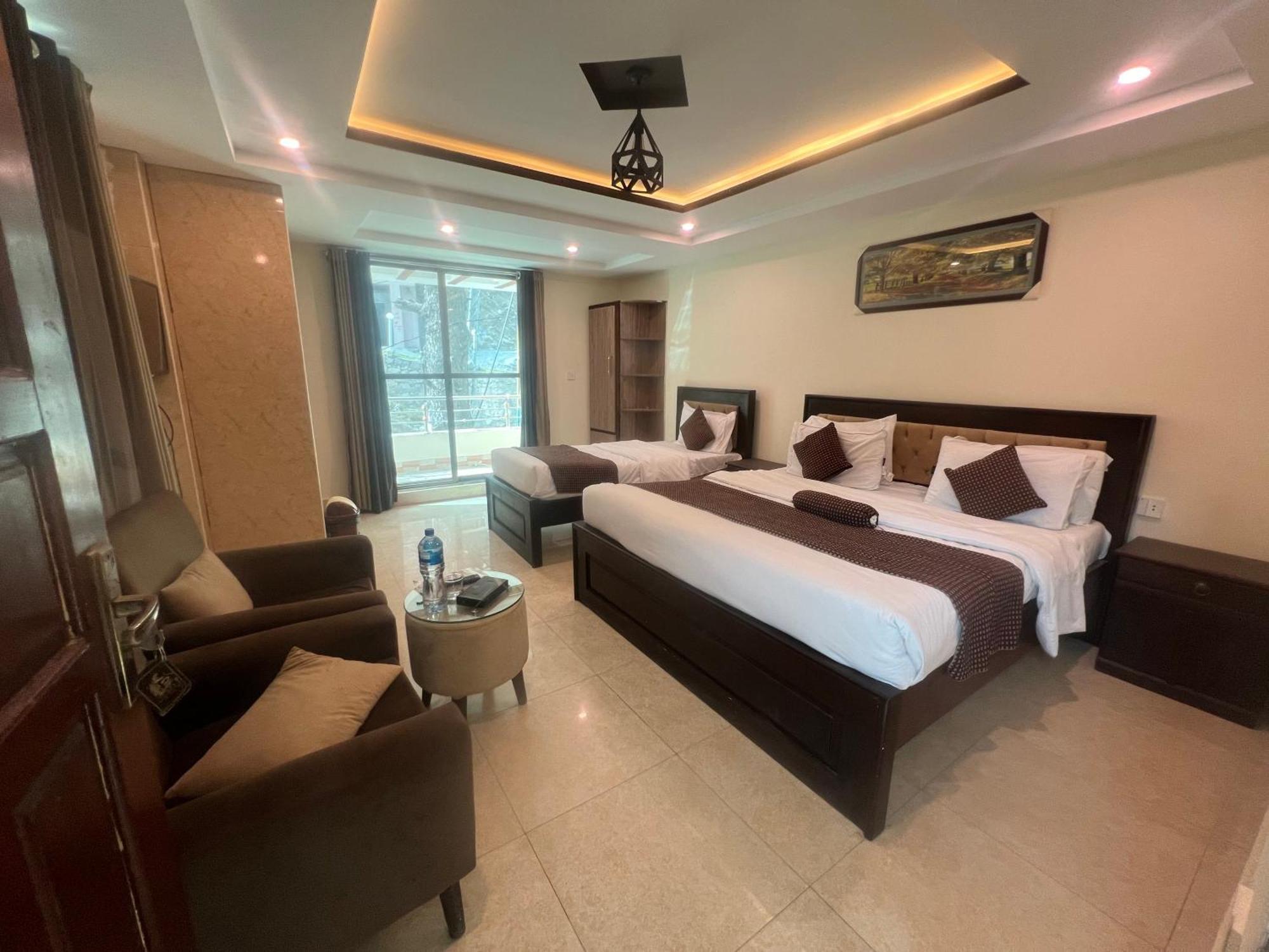 Hotel Birmingham Palace Kalam By Khan Familia Esterno foto