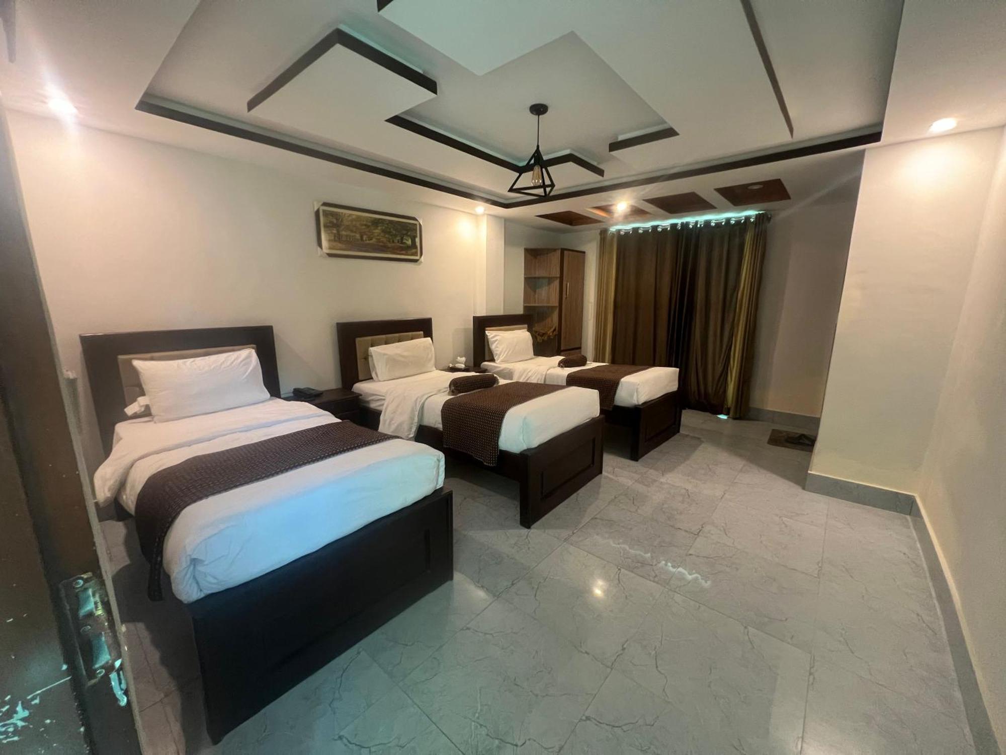 Hotel Birmingham Palace Kalam By Khan Familia Esterno foto